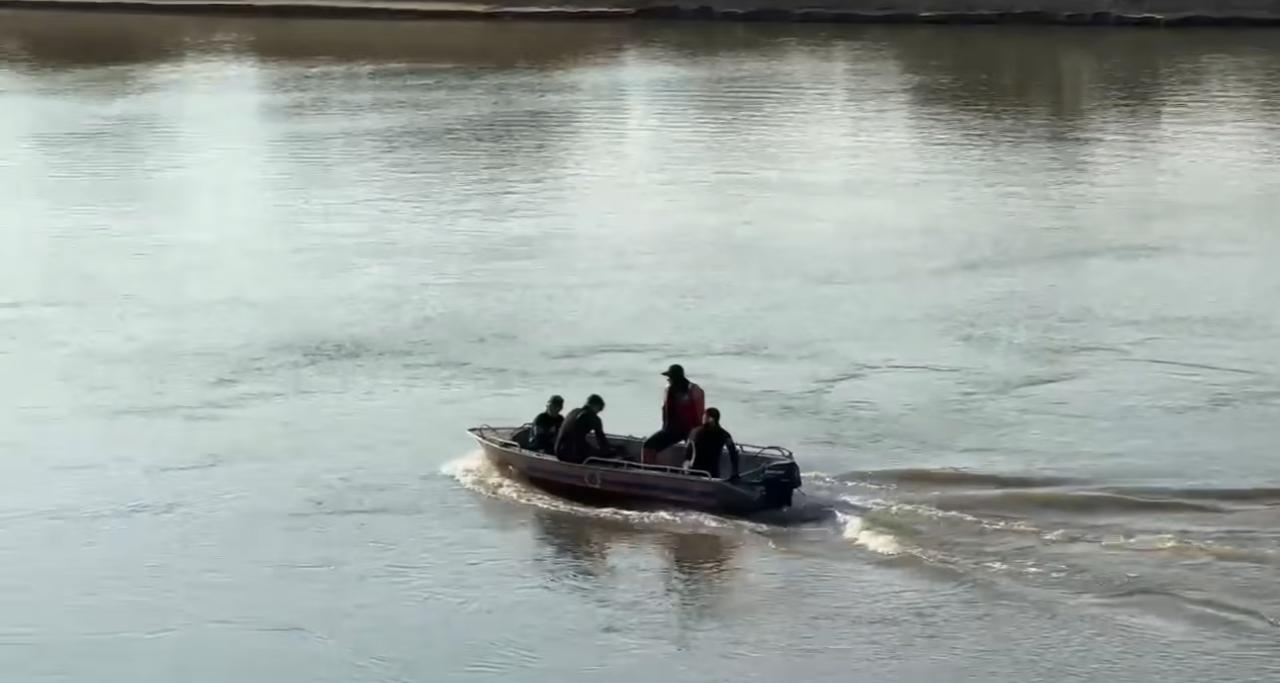 Тело третьего утонувшего подростка нашли в реке в Атырау